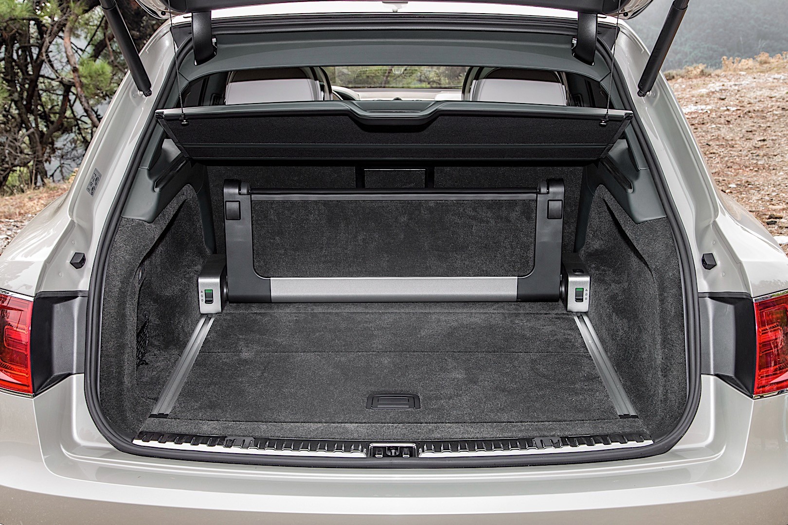 Bentley Bentayga photo 38