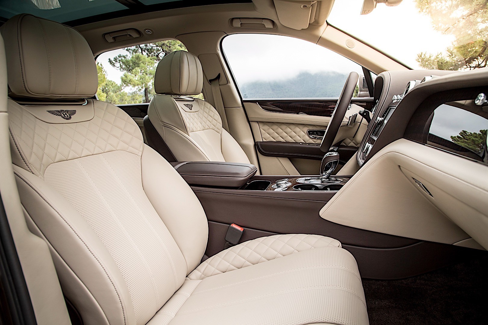 Bentley Bentayga photo 41