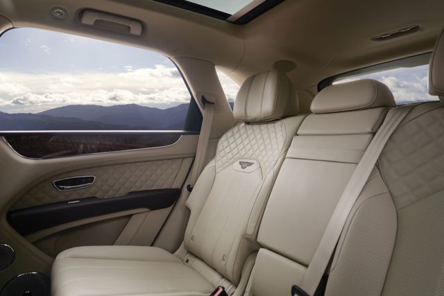 Bentley Bentayga photo 30