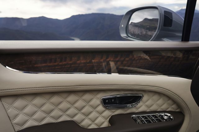 Bentley Bentayga photo 31