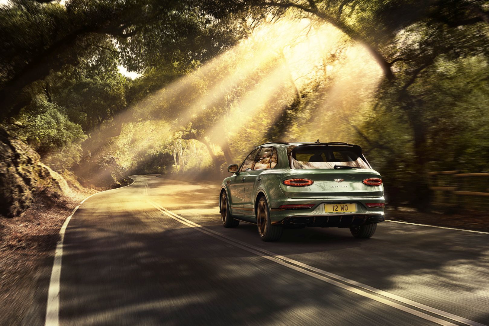 Bentley Bentayga photo 2