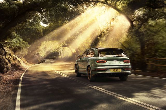 Bentley Bentayga photo 2