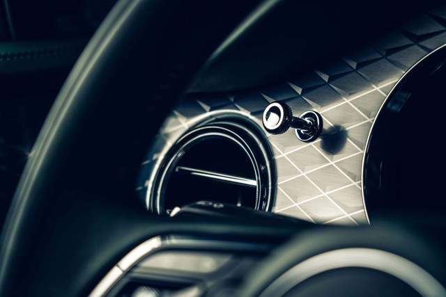 Bentley Bentayga photo 23