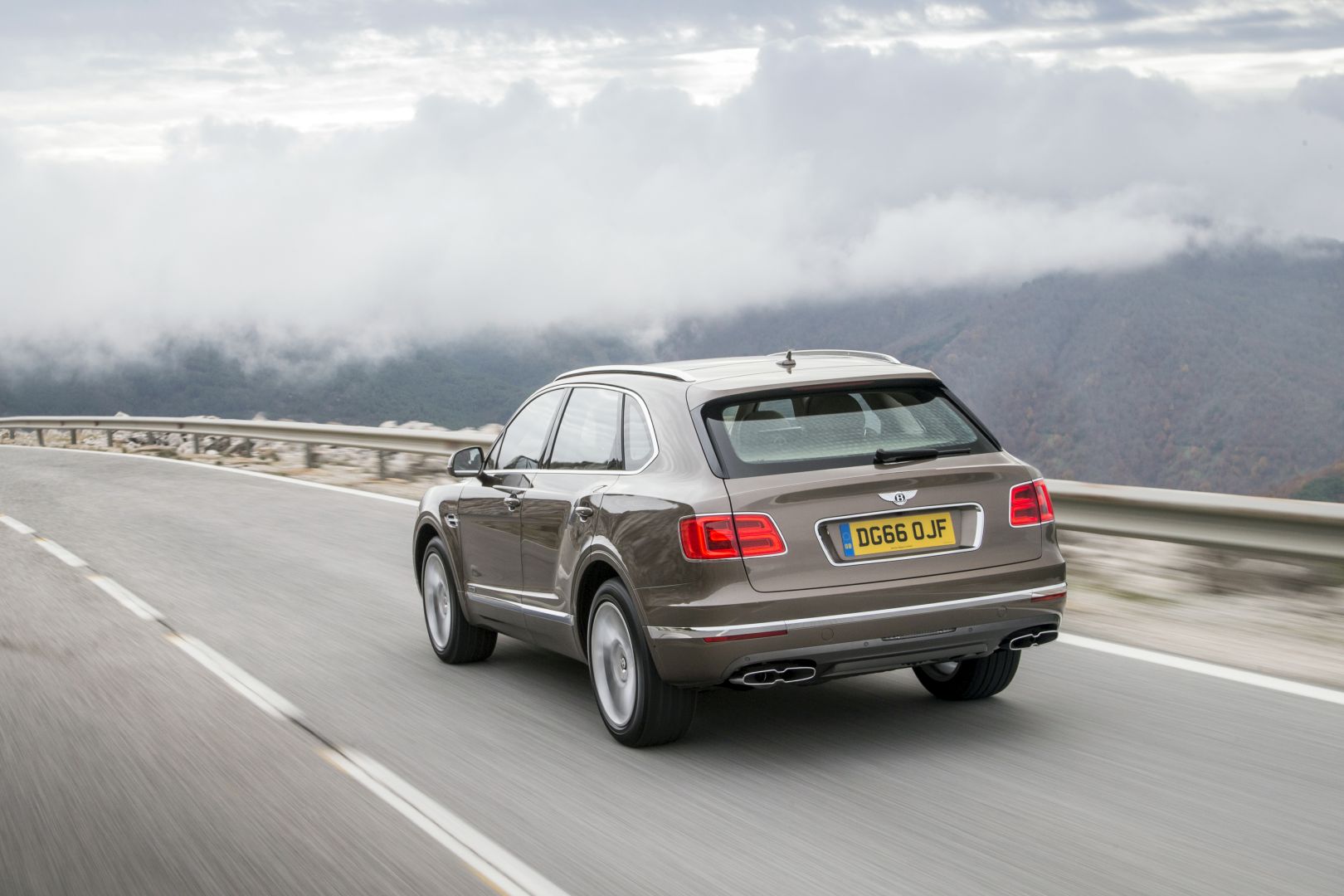 Bentley Bentayga photo 58