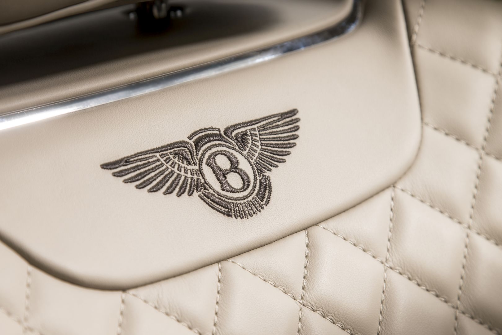 Bentley Bentayga photo 136