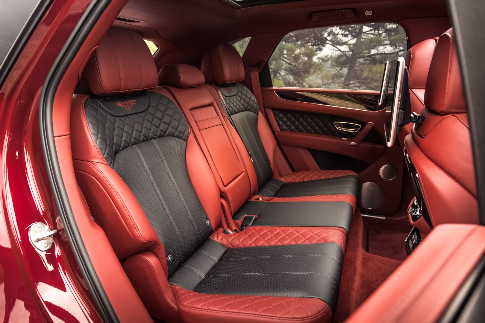 Bentley Bentayga photo 151