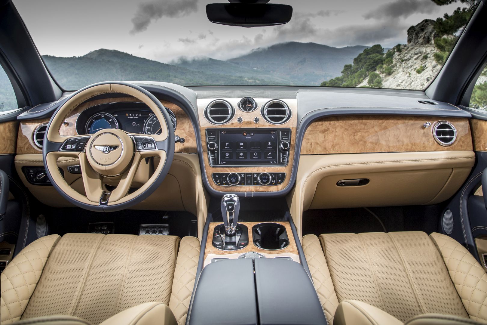 Bentley Bentayga photo 156