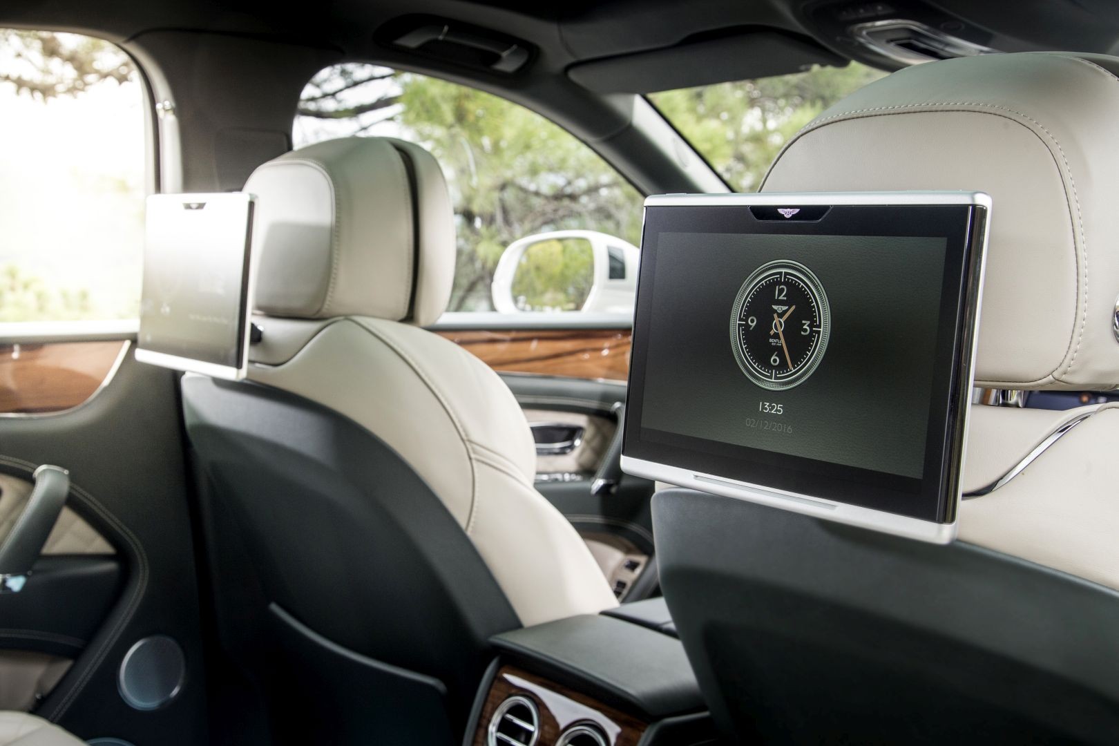 Bentley Bentayga photo 161