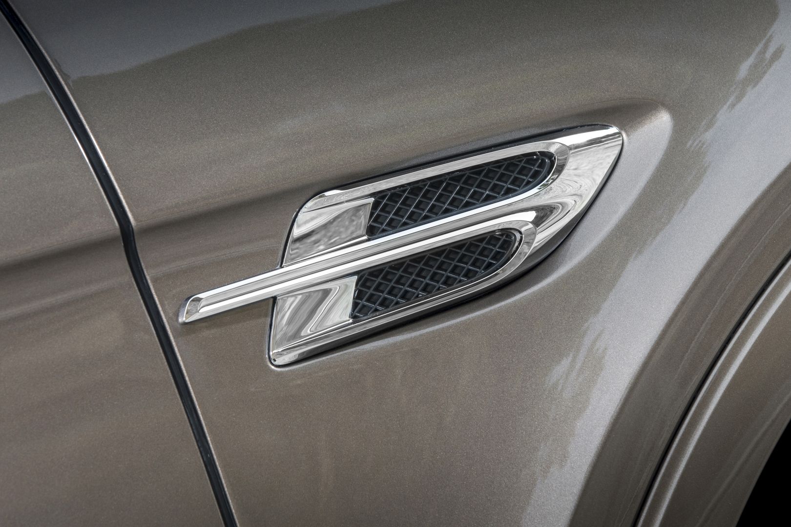 Bentley Bentayga photo 10