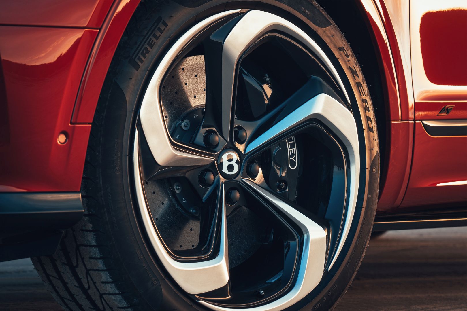 Bentley Bentayga photo 13