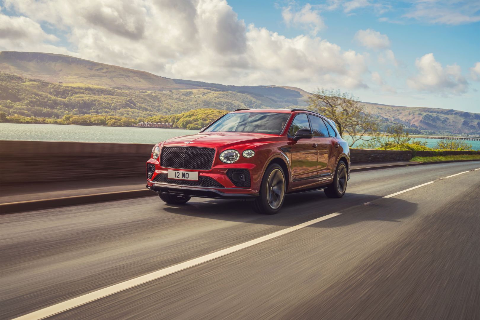 Bentley Bentayga photo 2