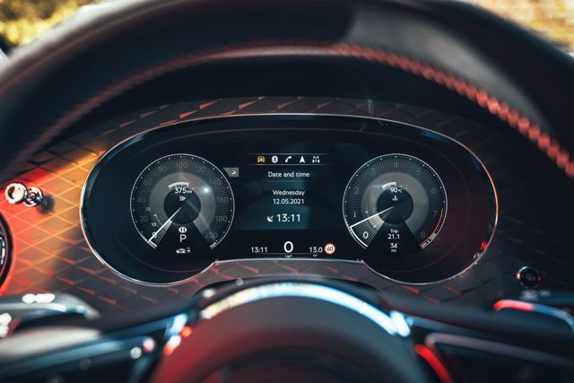 Bentley Bentayga photo 20