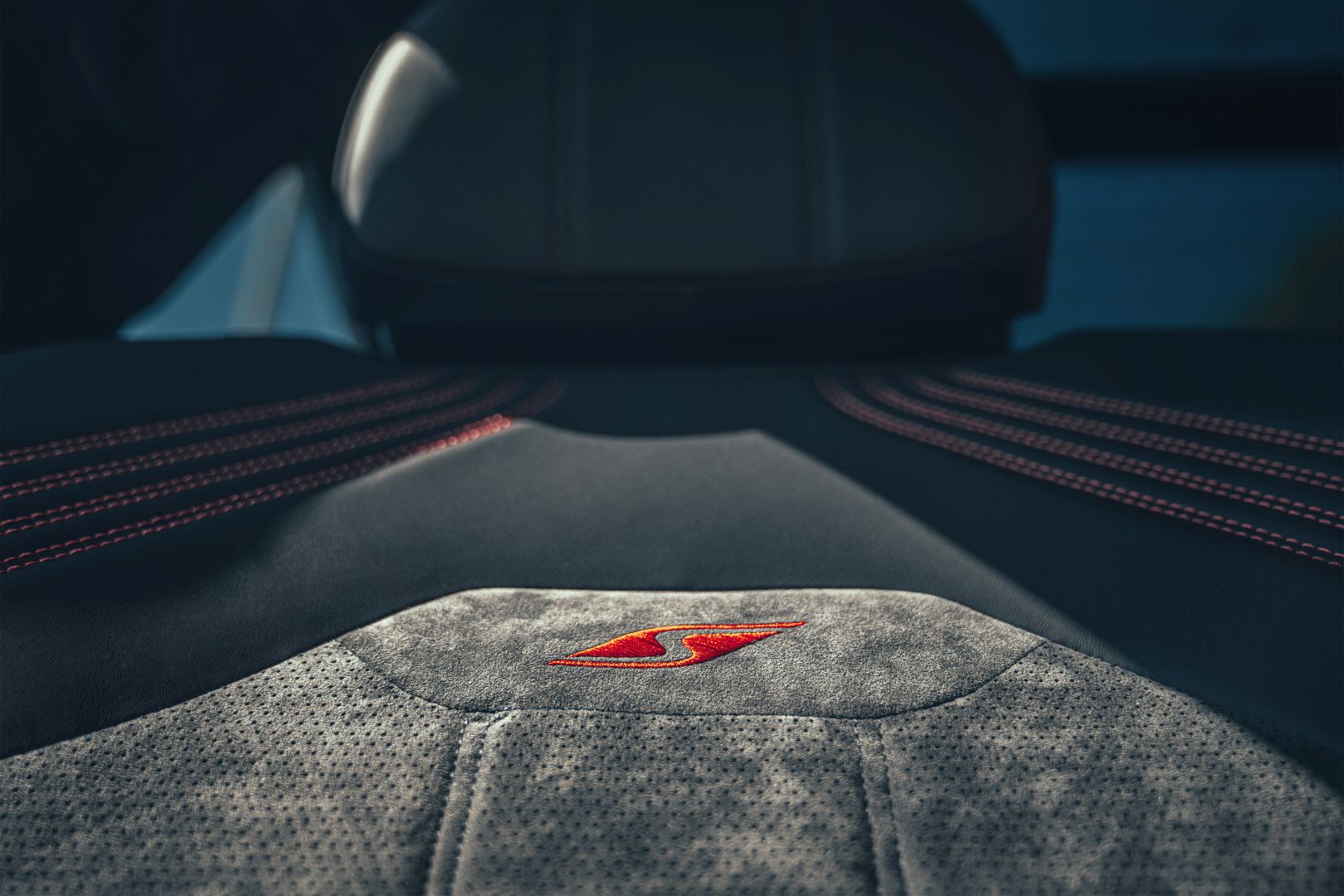 Bentley Bentayga photo 26