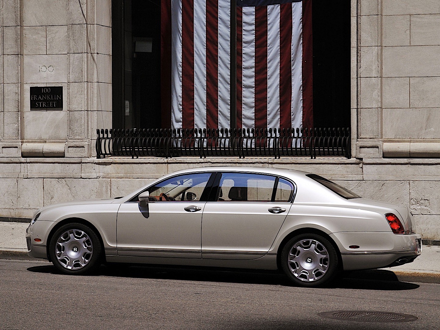 Bentley Continental Flying Spur photo 17