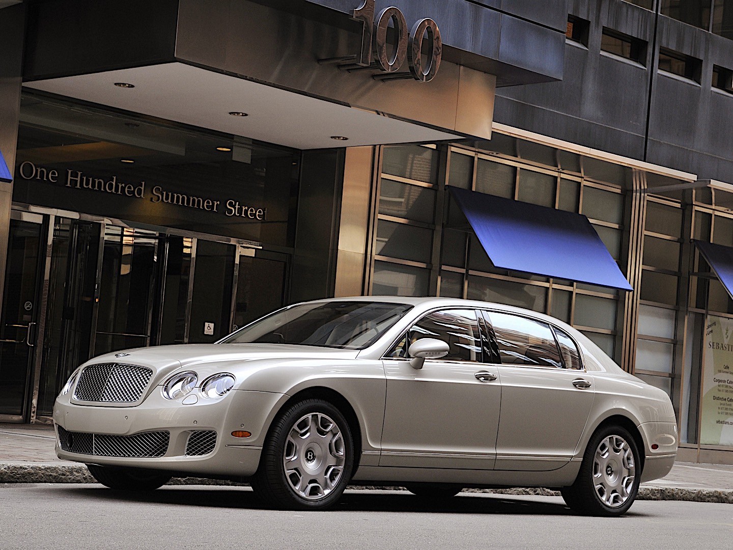 Bentley Continental Flying Spur photo 18