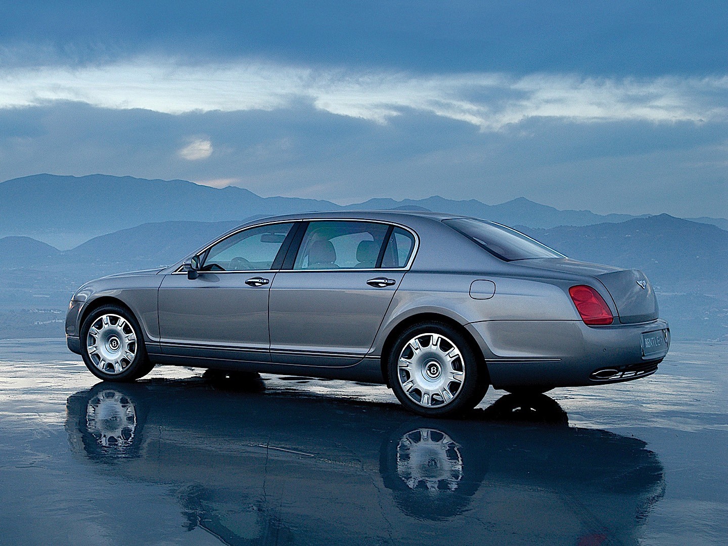 Bentley Continental Flying Spur photo 22