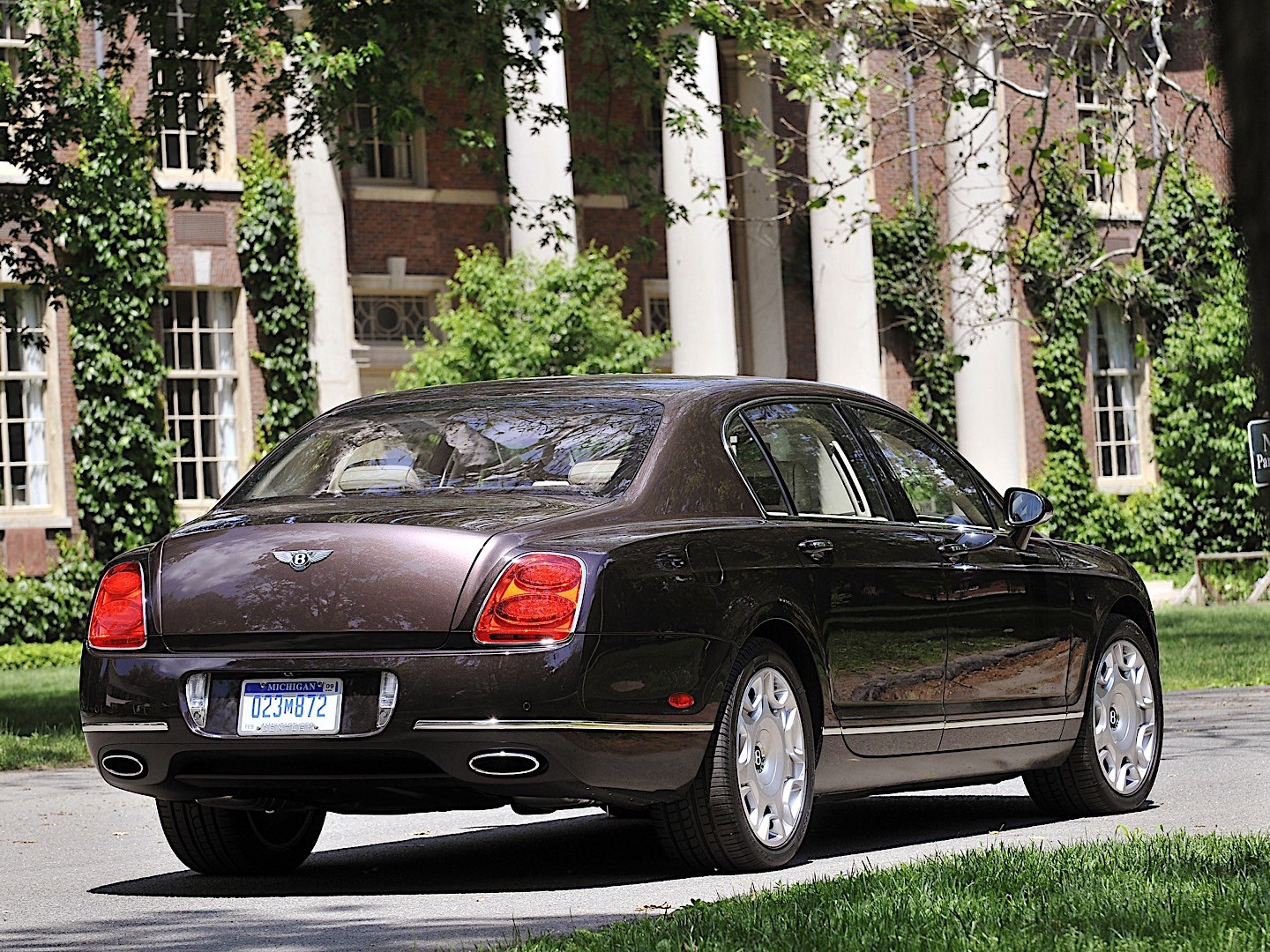 Bentley Continental Flying Spur photo 26
