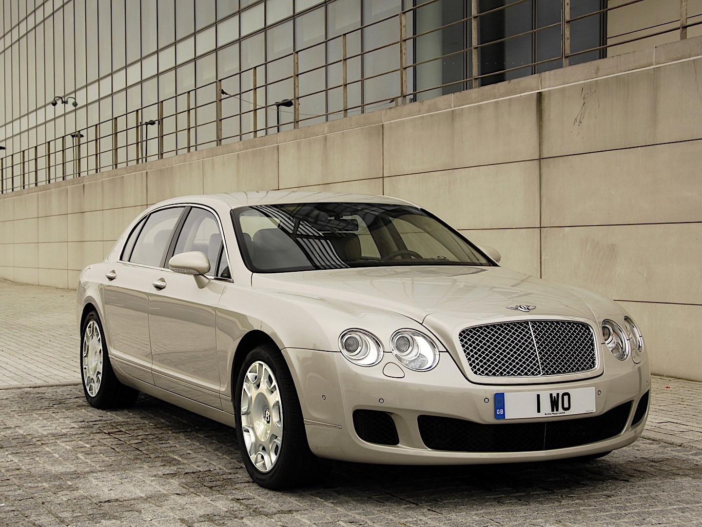 Bentley Continental Flying Spur photo 33