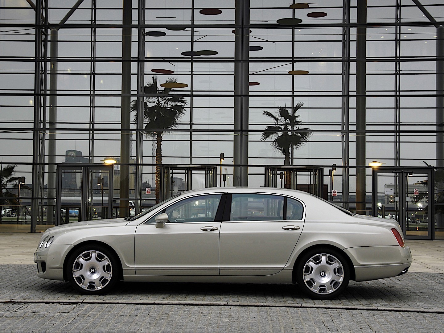Bentley Continental Flying Spur photo 34