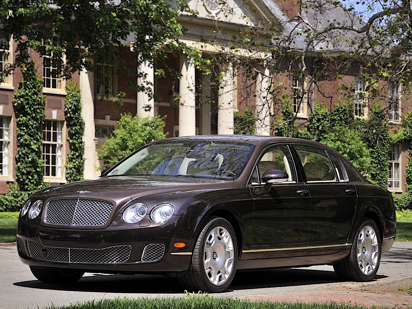 Bentley Continental Flying Spur photo 35