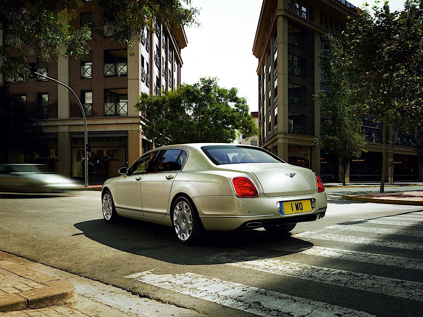 Bentley Continental Flying Spur photo 37