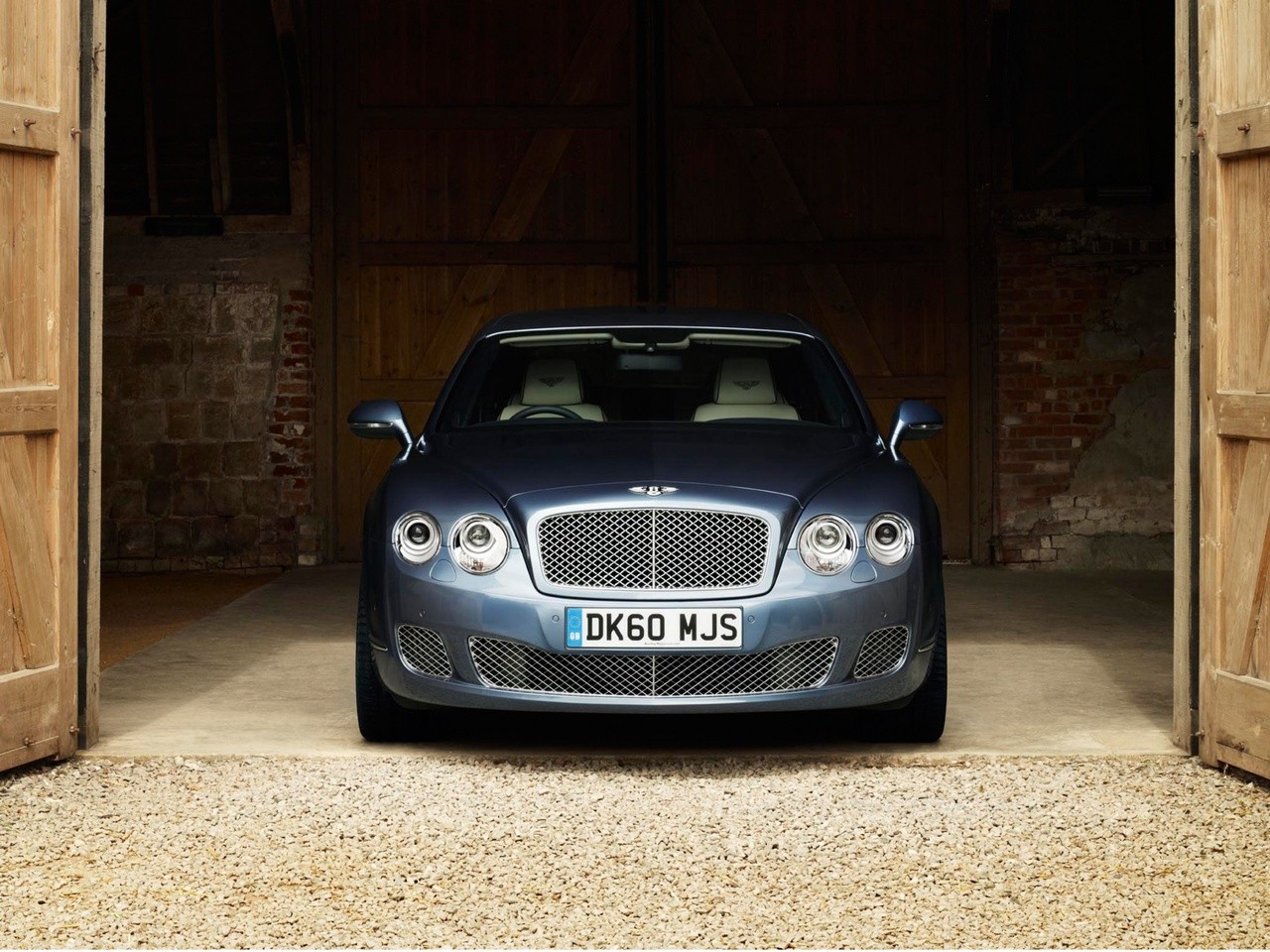 Bentley Continental Flying Spur photo 14