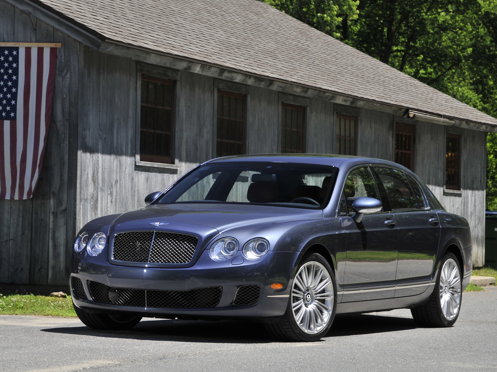 Bentley Continental Flying Spur photo 16