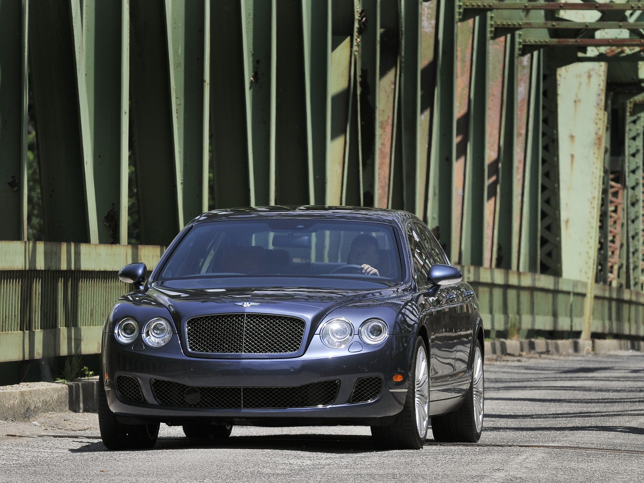 Bentley Continental Flying Spur photo 22