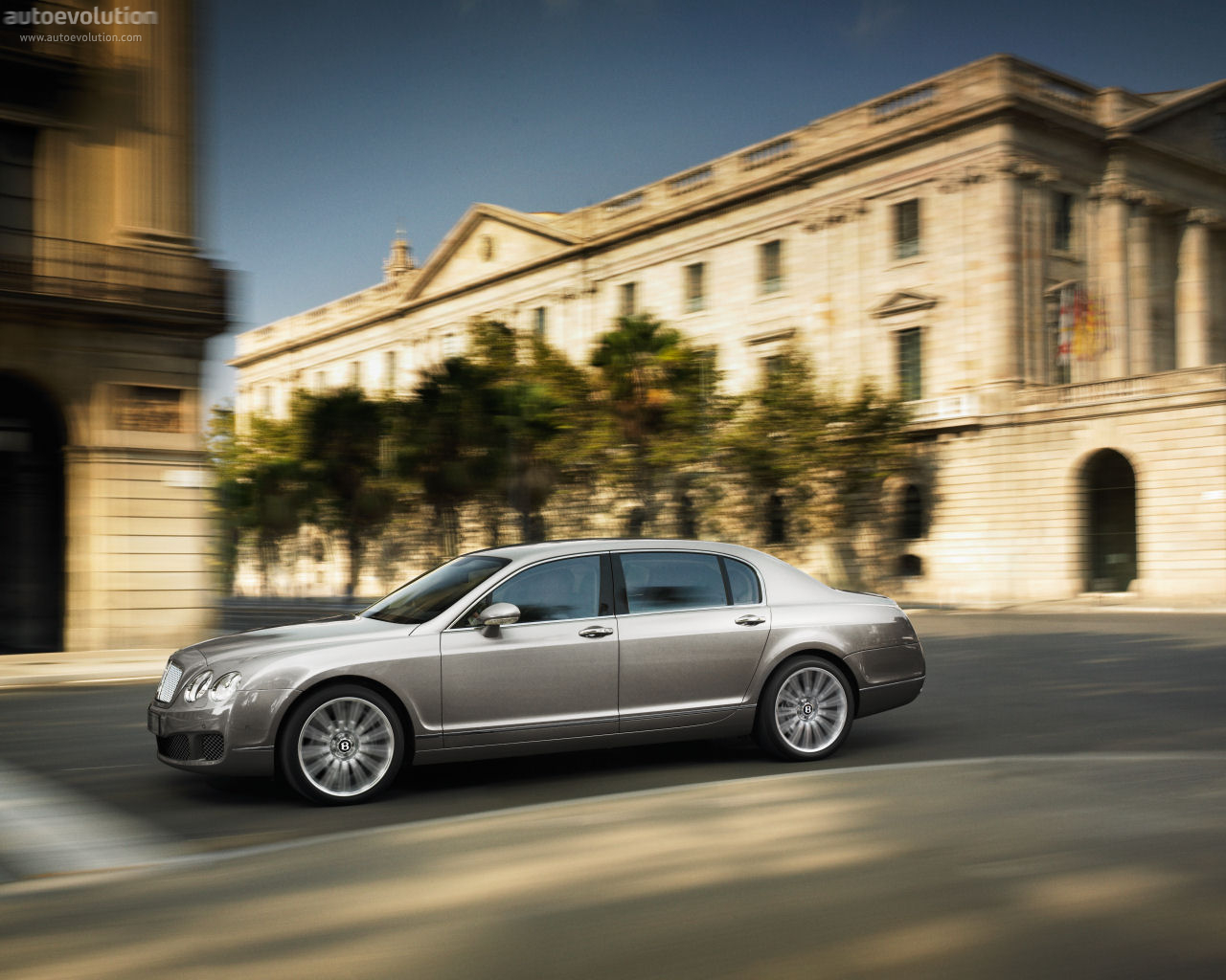 Bentley Continental Flying Spur photo 11