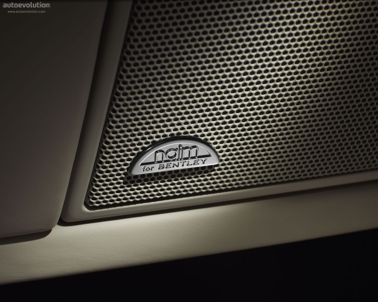 Bentley Continental Flying Spur photo 35