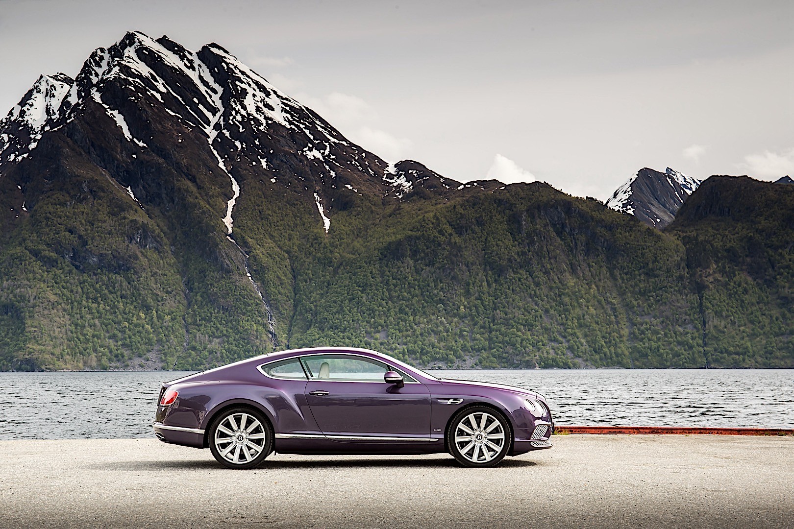 Bentley Continental Gt photo 11