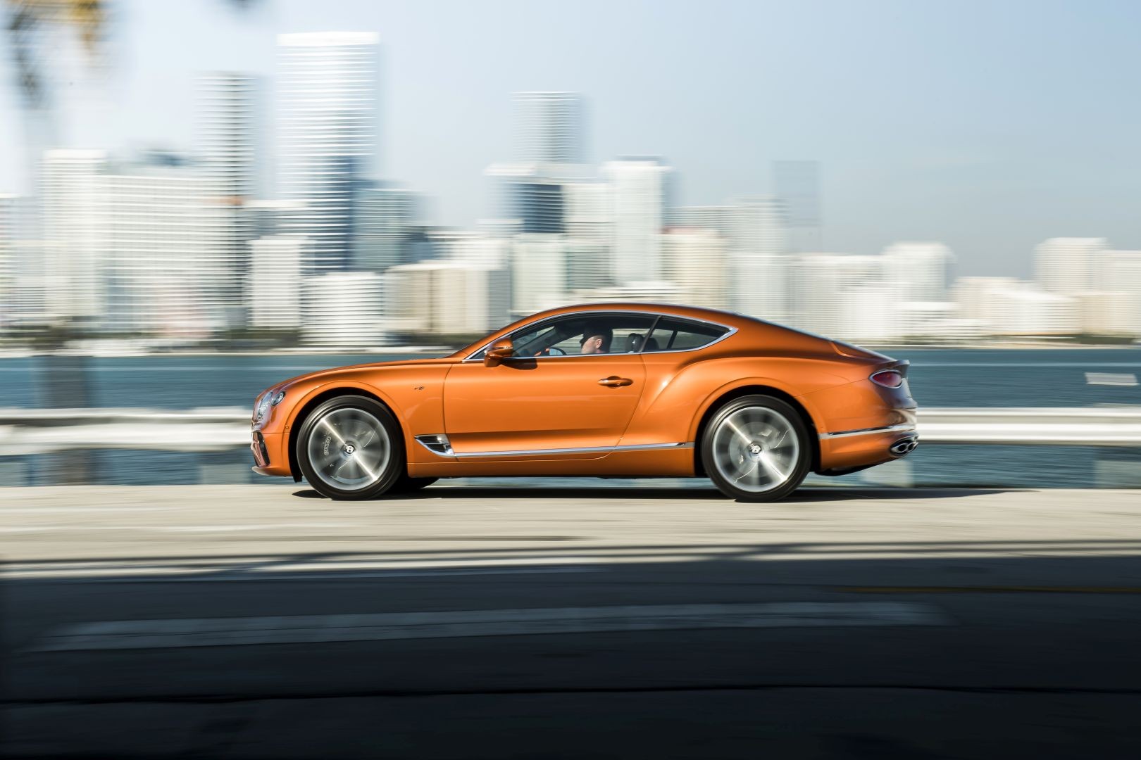Bentley Continental Gt photo 12