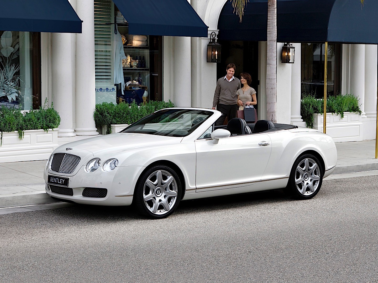 Bentley Continental Gtc photo 2