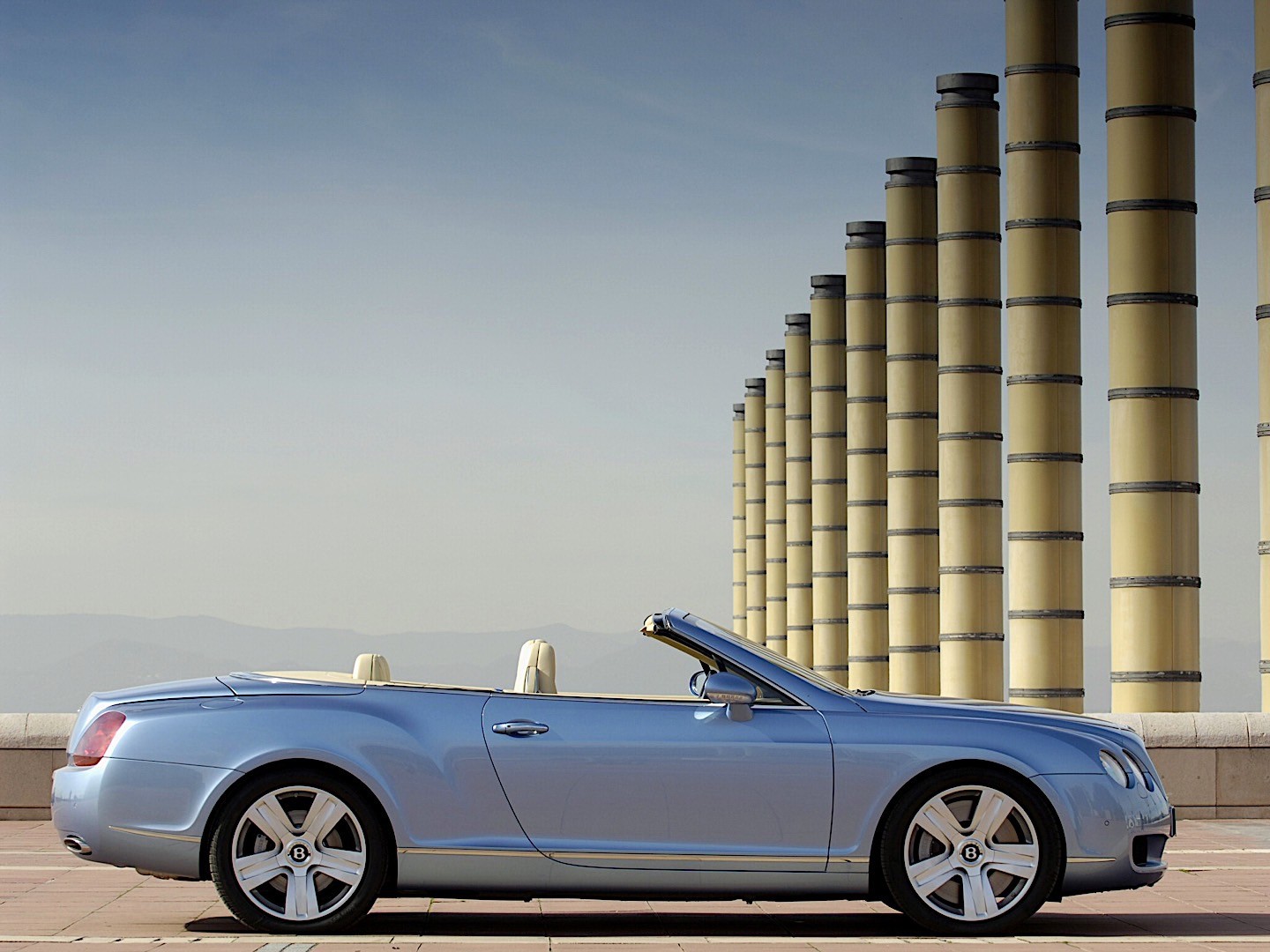 Bentley Continental Gtc photo 6