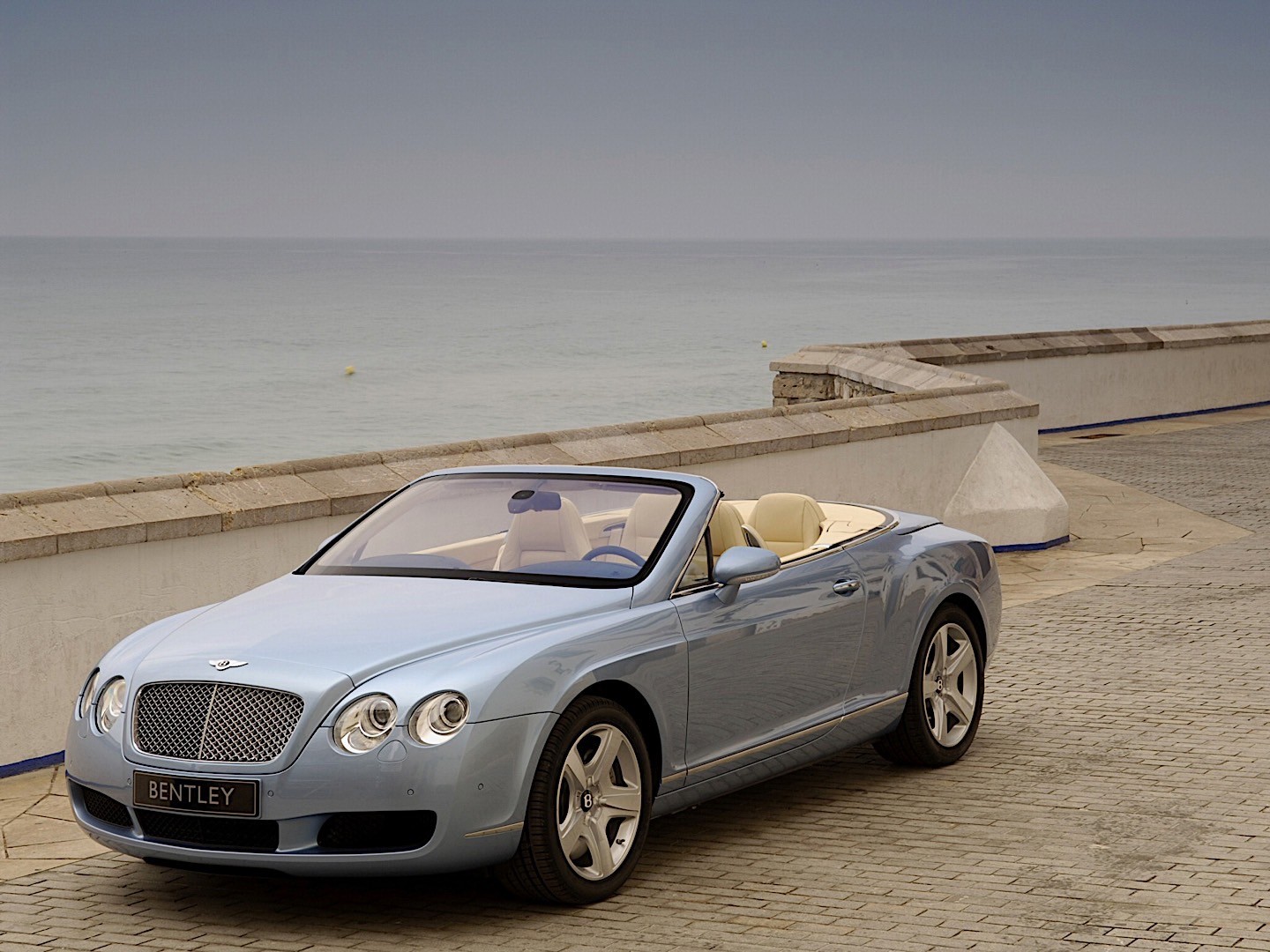 Bentley Continental Gtc photo 8