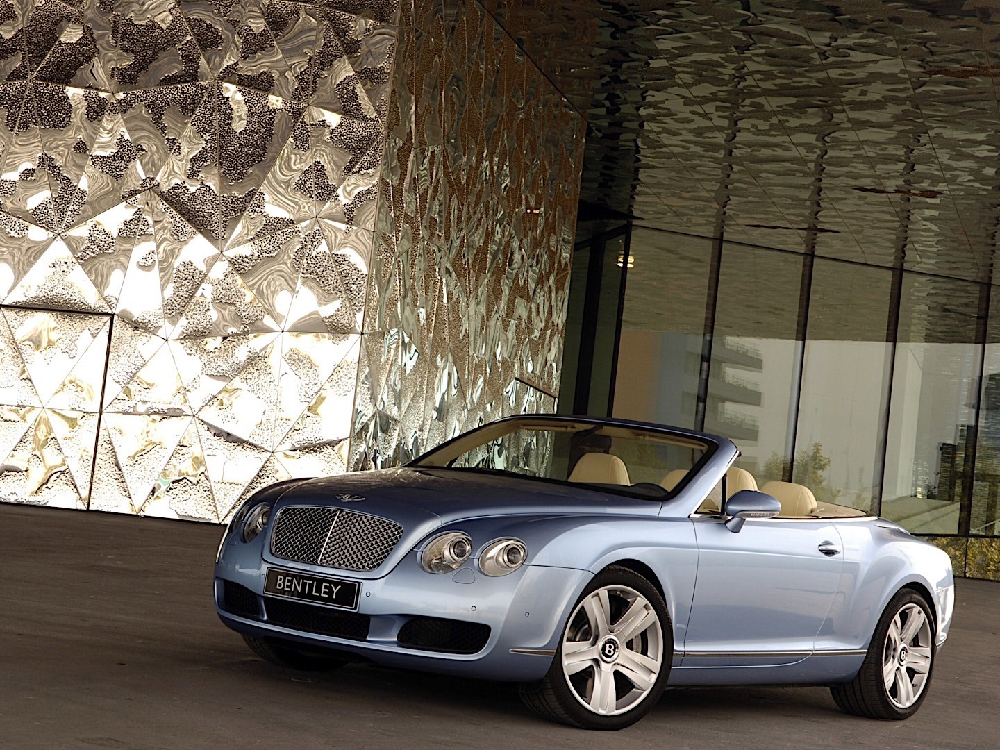 Bentley Continental Gtc photo 10