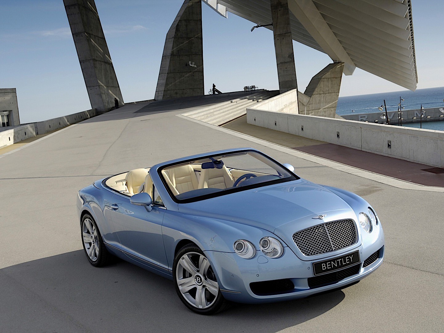 Bentley Continental Gtc photo 12