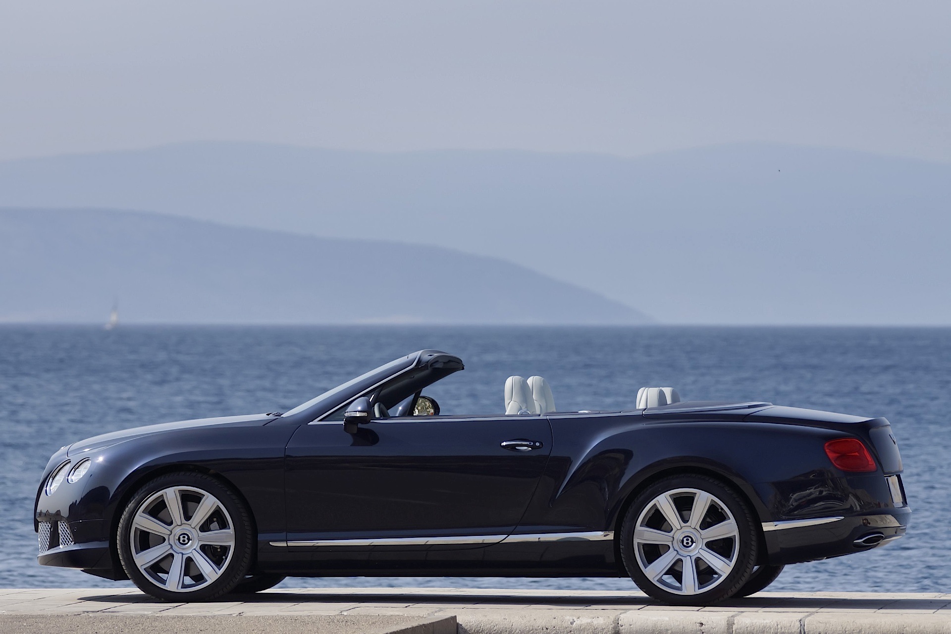 Bentley Continental Gtc photo 10