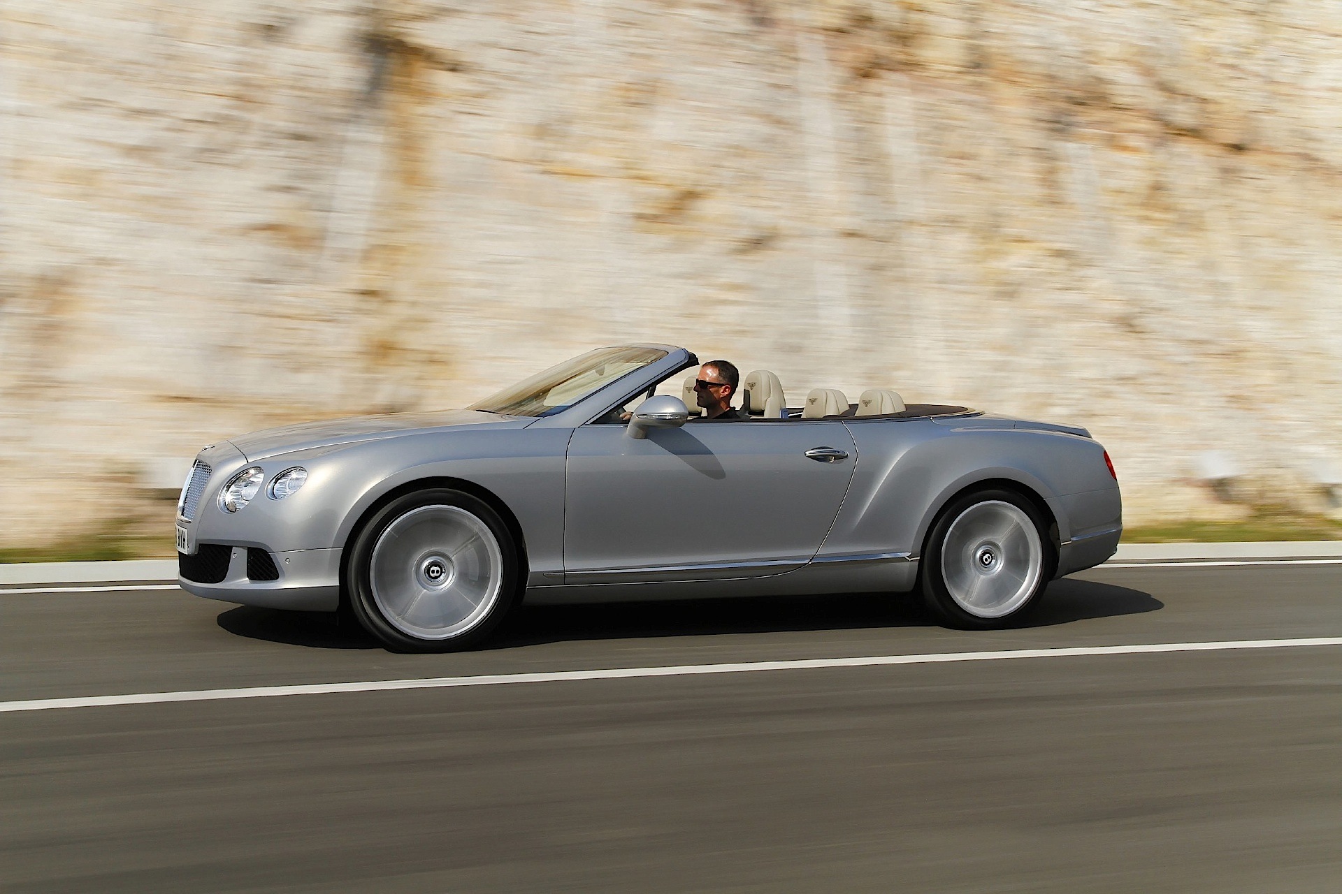 Bentley Continental Gtc photo 22