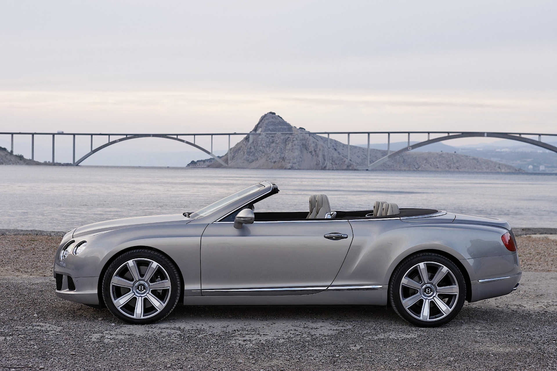 Bentley Continental Gtc photo 25