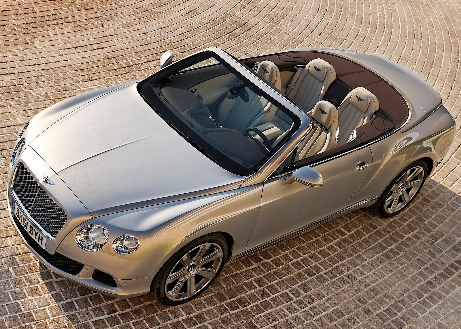 Bentley Continental Gtc photo 3