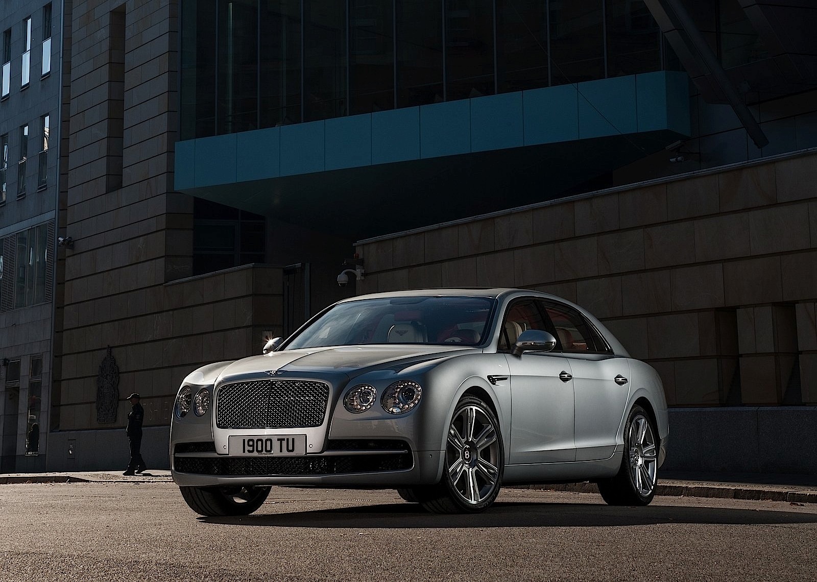 Bentley Flying Spur photo 2