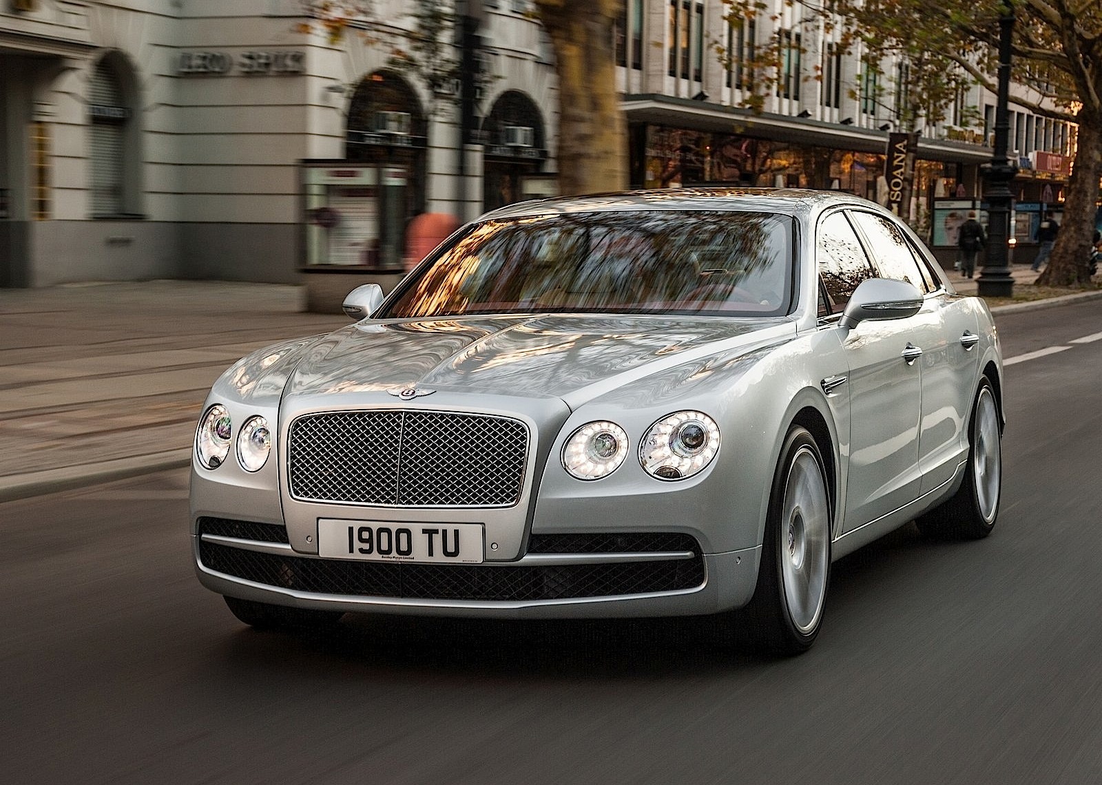 Bentley Flying Spur photo 4