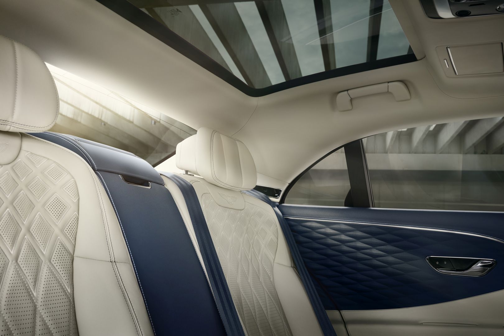 Bentley Flying Spur photo 49