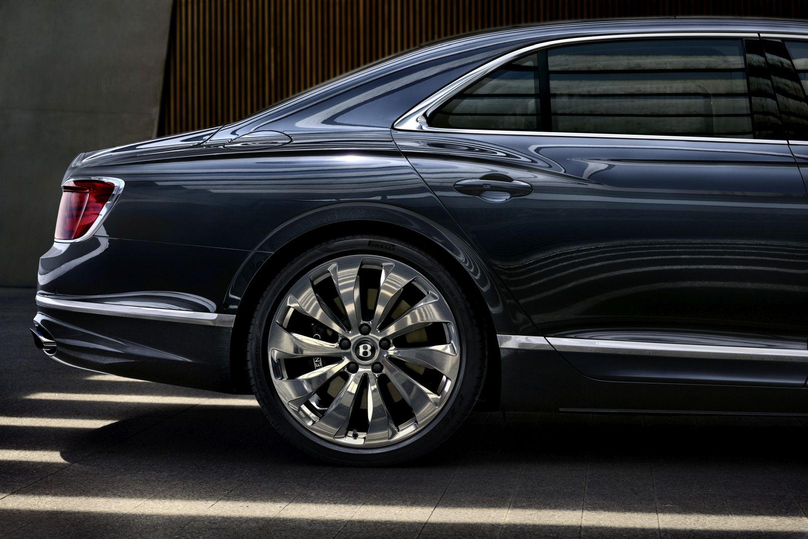 Bentley Flying Spur photo 2