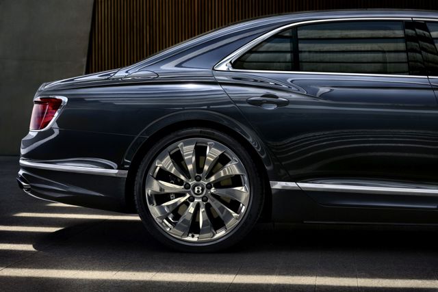 Bentley Flying Spur photo 2