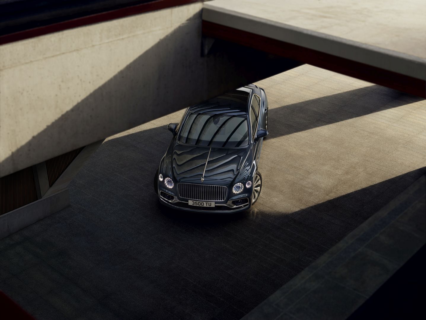 Bentley Flying Spur photo 3