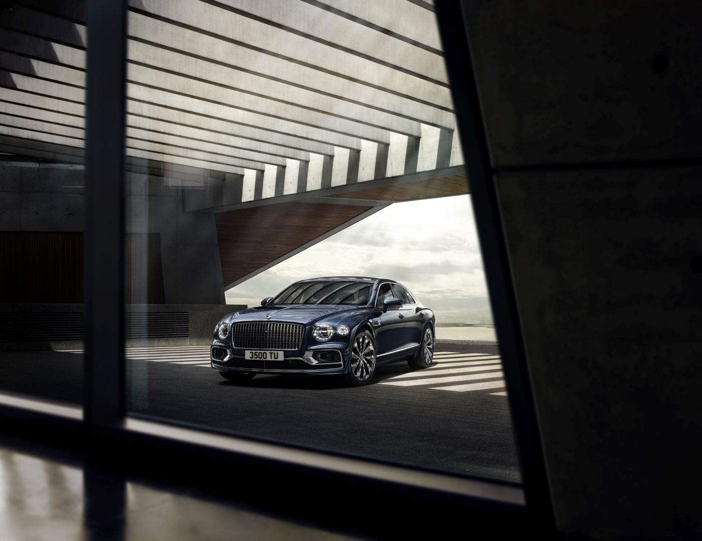 Bentley Flying Spur photo 4