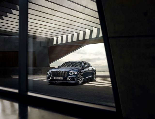 Bentley Flying Spur photo 4