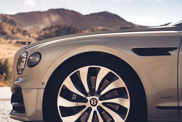 Bentley Flying Spur photo 14
